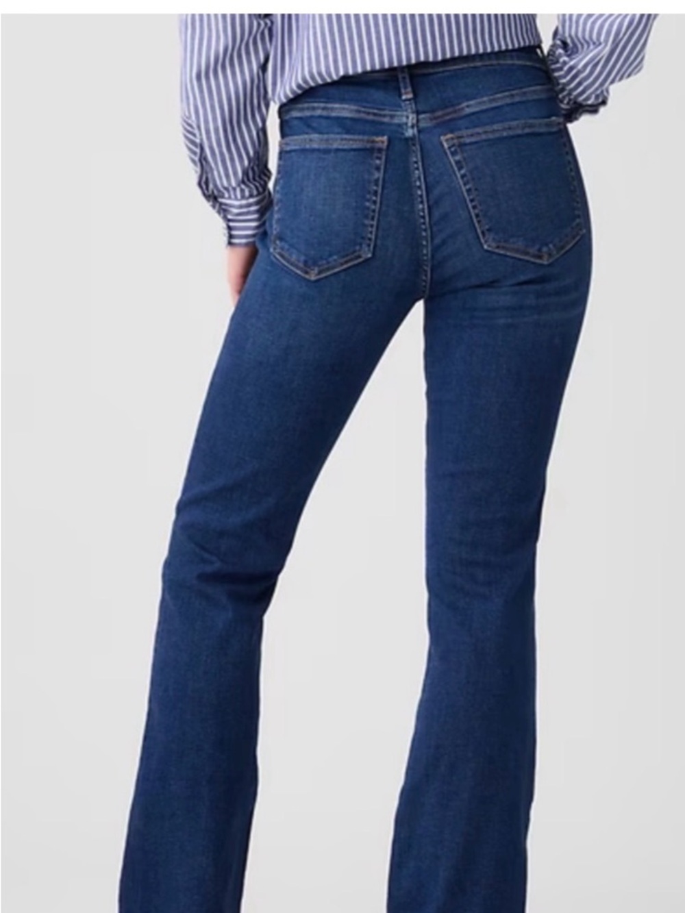 GAP Classic Blue Mid-Rise Bootcut Jeans - Women 26